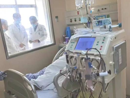 关关难过关关过！高龄老人血液病久治不愈，干细胞移植终现转机