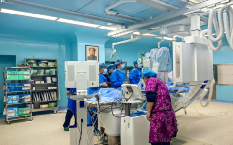 “澄迈上演‘生死时速’！首例心脏‘生命泵’力挽狂澜破局危重症”