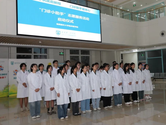 37名学生“小助手”上岗啦！