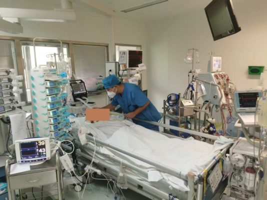 生命的军礼:从上甘岭到ICU的信念传承