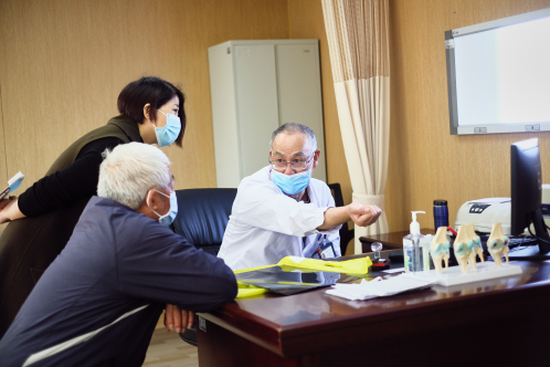 “不眠无影灯” 国家骨科医学中心医疗专家团“零间隙”服务海南患者