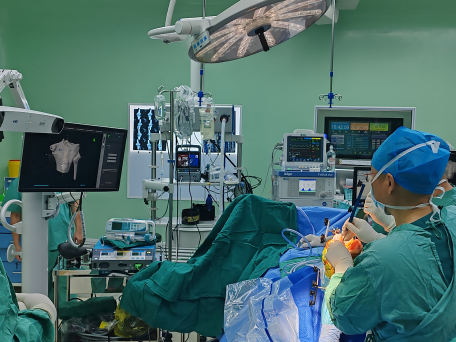 “不眠无影灯” 国家骨科医学中心医疗专家团“零间隙”服务海南患者