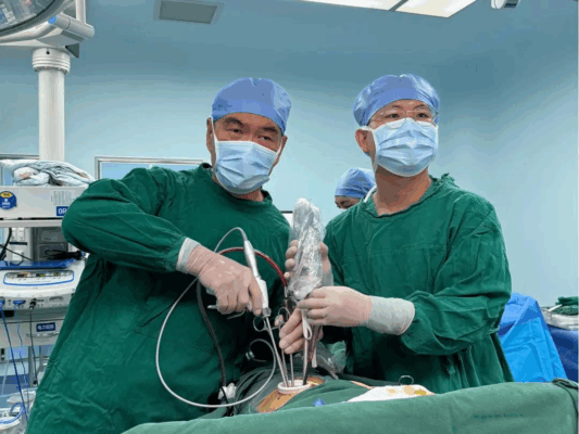 海医二院高清腔镜联合无管化技术创微创外科新标杆