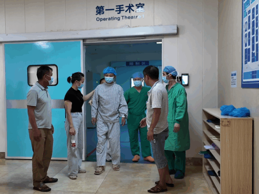 海医二院高清腔镜联合无管化技术创微创外科新标杆