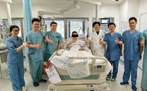 联勤军医打通“空中生命通道”，妙手仁心成功救治一热射病患者