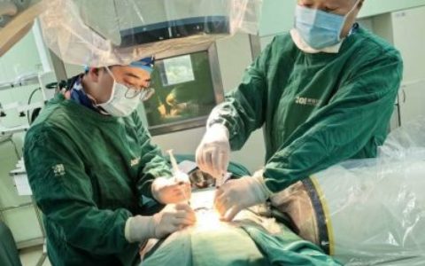 解放军总医院海南医院成功完成两例高龄患者脊柱压缩骨折椎体成形手术