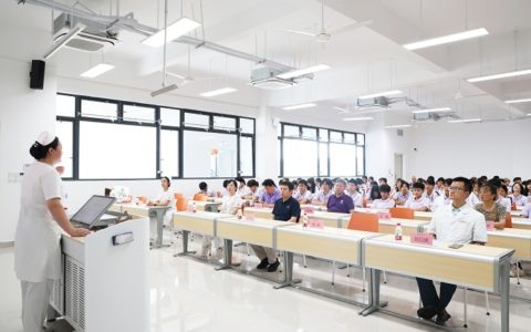 解放军总医院海南医院开展科普活动进校园暨外耳道耵聍栓塞筛查义诊活动
