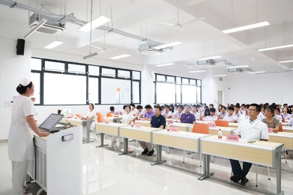 解放军总医院海南医院开展科普活动进校园暨外耳道耵聍栓塞筛查义诊活动