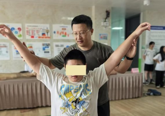 解放军总医院海南医院“党建+义诊”活动走进三亚学院