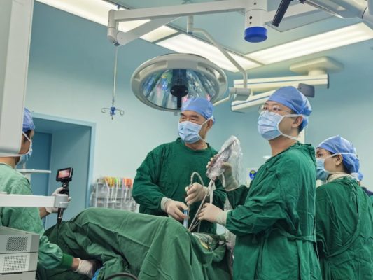 海医二院高清腔镜联合无管化技术创微创外科新标杆