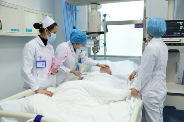 海医二院呼吸与危重症医学科团队以仁心仁术守护生命 九旬患者家属致信点赞医者大爱