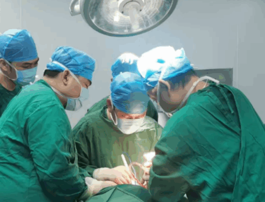 医心筑梦，骨科蝶变—何和与院长引领乐东黎族自治县人民医院骨科医学中心实现医疗服务能级跃升