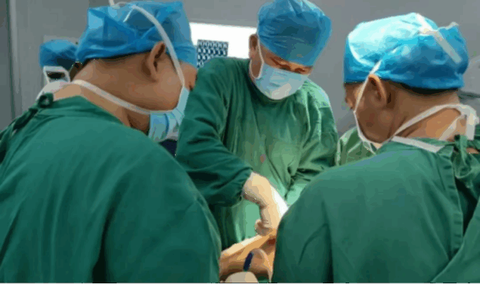 医心筑梦，骨科蝶变—何和与院长引领乐东黎族自治县人民医院骨科医学中心实现医疗服务能级跃升