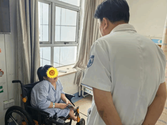 当脊柱侧弯遇上食管裂孔疝， 海南省人民医院多学科联合精准诊疗！