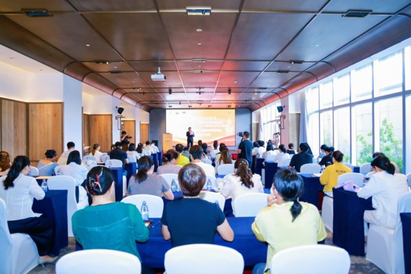 2025海南视觉健康与近视防控论坛召开