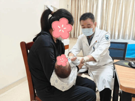 出生时全身多处皮肤缺损的他，如何实现“重塑肉身”？