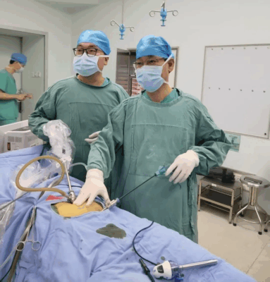 定安100kg患者在“家门口”成功接受双孔腹腔镜阑尾切除术