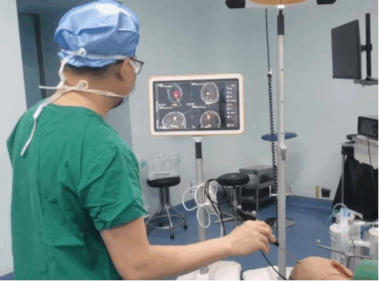 误诊中风险致瘫，海医二院精准微创活检术助脑瘤患者“逆转”人生