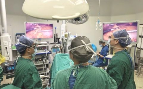 先做心脏手术还是肠癌手术？一次手术，同时解决！