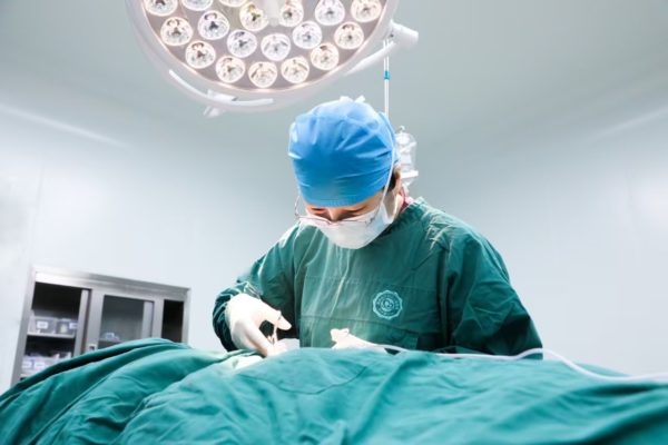 海口一名32岁女子对抗乳癌8年  经“试管”助孕成功顺利诞下宝宝 