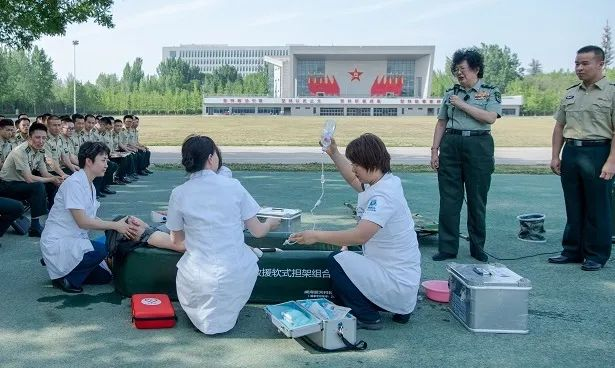 “真人秀”上演热射病救治 专家现场筑起“防热隔离带”