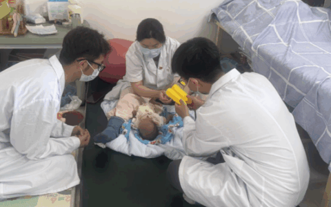 跨越银幕的温暖：临床医学院学子赴附属海南医院开展脑瘫儿童复检护理实践