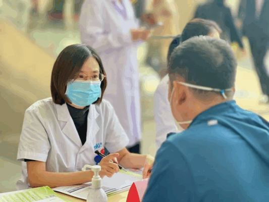 李冰：海南肾病患者的“守护神”与精准诊疗的开拓者