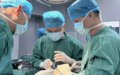 六年膝痛终得解：微创单髁置换术还六旬老人的“灵活”人生