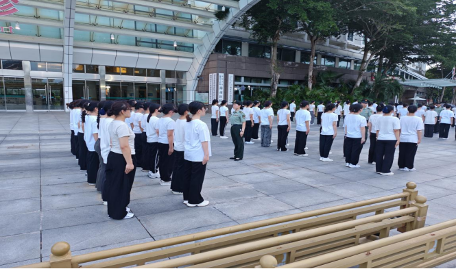 解放军总医院海南医院组织新入职护理实习生军训
