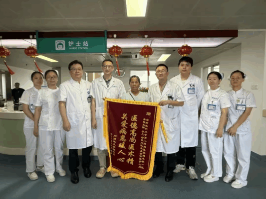 海医二院胸外科实现颈部小切口完整切除12厘米巨大纵隔甲状腺肿物