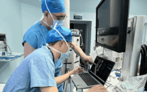 被“冻住”50多年的腿终于能走了！68岁阿婆僵直髋关节重生