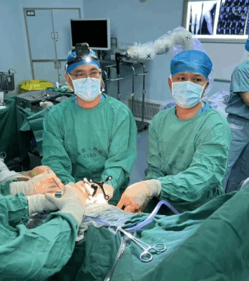 被“冻住”50多年的腿终于能走了！68岁阿婆僵直髋关节重生