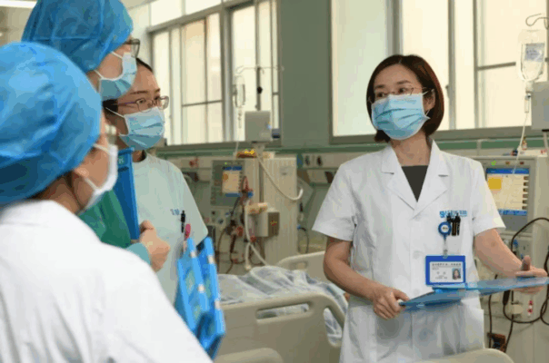 李冰：海南肾病患者的“守护神”与精准诊疗的开拓者
