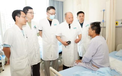 肿瘤疯长10斤！海南省肿瘤医院专家“拆弹式”手术硬核切除