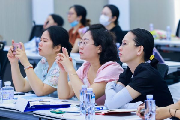 中国牙病防治基金会“咬合诱导和错颌畸形预防”公益巡讲海口站成功举行