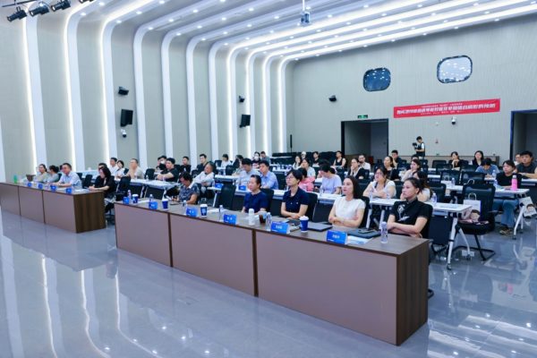 中国牙病防治基金会“咬合诱导和错颌畸形预防”公益巡讲海口站成功举行