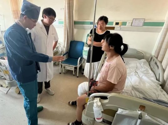 2小时下地、当天出院：关节置换手术进入"日间时代"