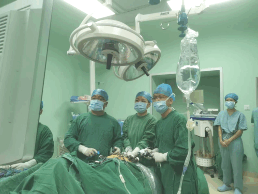 海口→五指山暴雨穿行200公里！与死神抢夺肝癌破裂出血老人