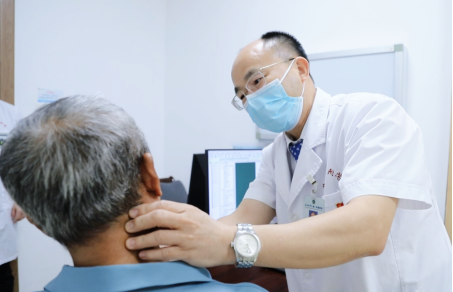 拳头大甲状腺巨瘤侵犯命脉 海南医科大学第一附属医院多学科团队精准“排雷”