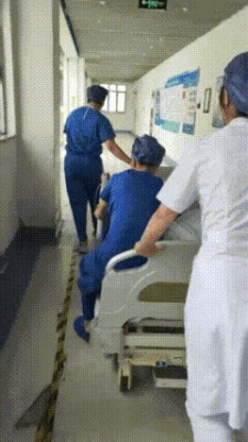 脐带脱垂命悬一线!海南省人民医院多学科8分钟“黄金救援”,守护新生希望