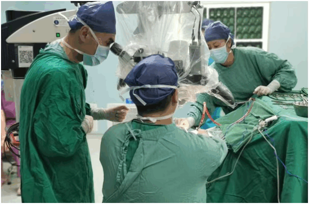 海南医科大学第一附属医院专家下沉琼海，82岁老人“生命禁区”脑瘤成功切除！| 优质资源下沉