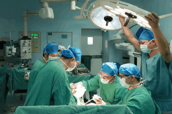 小切口里的“重生”：海医一附院关节外科正让大病不出岛照进现实