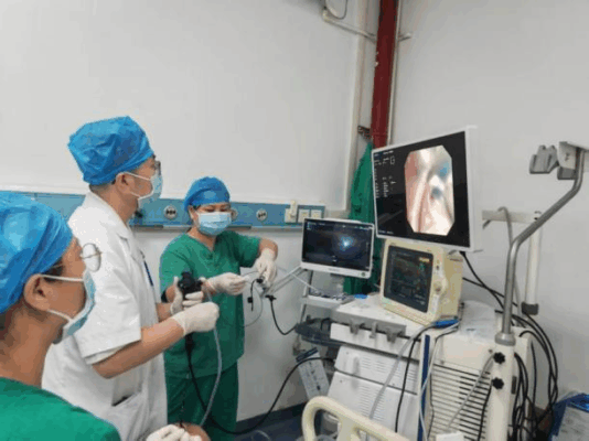 一束超声“探照灯”，为65岁阿姨照亮肺内迷途