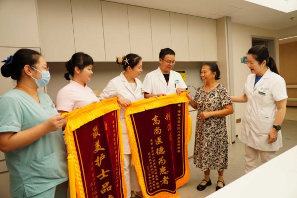 医护助力  百岁抗战老兵病房“圆梦”