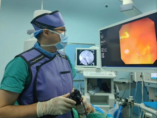 海医二院成功为26公斤超高龄危重患者实施ERCP取石术