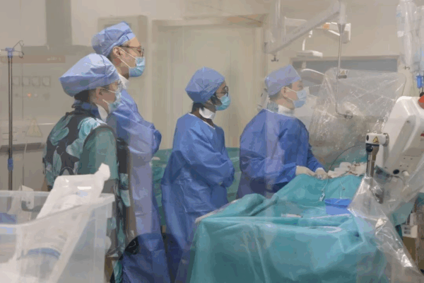 云南“眼睛”，上海“大脑”，海南“枢纽”：三地瑞金医生的完美配合