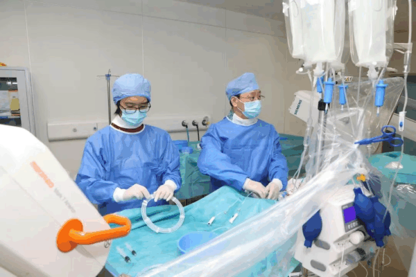 云南“眼睛”，上海“大脑”，海南“枢纽”：三地瑞金医生的完美配合