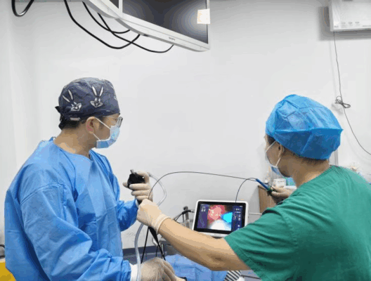 海南医科大学第二附属医院以可弯曲内科胸腔镜精准诊治胸膜疾病