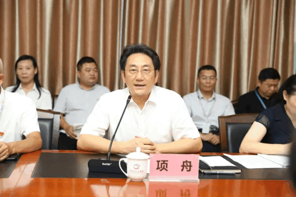 海南医科大学与三亚市人民医院签约共研候鸟健康