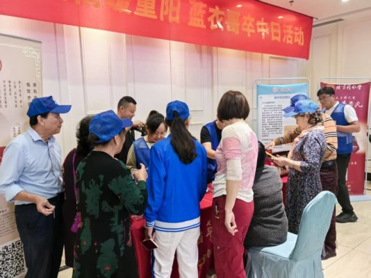 蓝衣哥公益行动聚焦卒中防治，非遗文化传递健康关怀